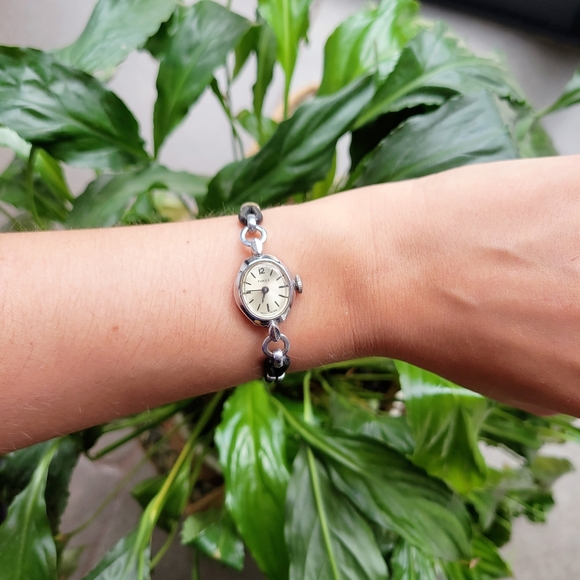 Vintage Timex Great Britain Leather Watch - Picture 3 of 9